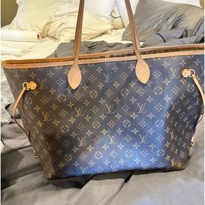 Authentic Louis Vuitton Neverful GM.